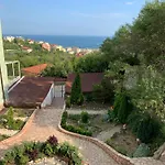 Sunray Guest House, Private & With Lovely Sea View 3*