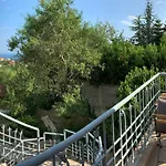 Sunray Guest House, Private & With Lovely Sea View Affittacamere