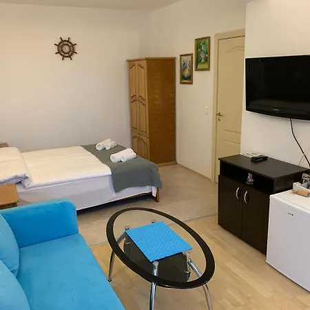 Sunray Guest House, Private & With Lovely Sea View 3* וארנה