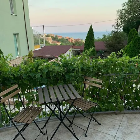 Sunray Guest House, Private & With Lovely Sea View 3*