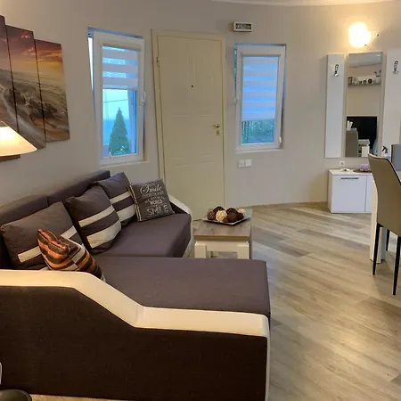 Sunray Guest House, Private & With Lovely Sea View 3* וארנה