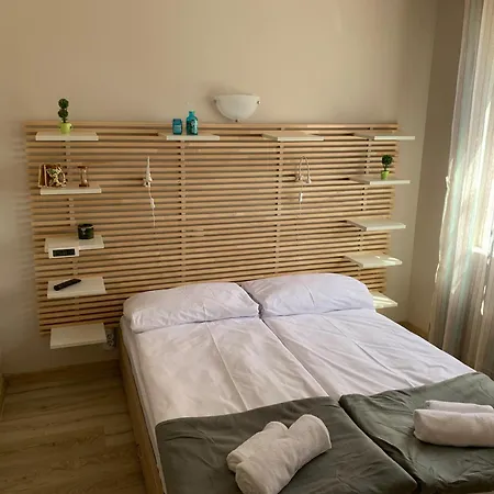 Sunray Guest House, Private & With Lovely Sea View 게스트하우스 바르나
