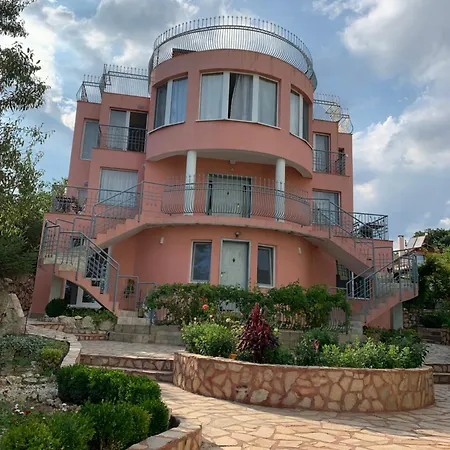 Sunray Guest House, Private & With Lovely Sea View Gæstehus Varna