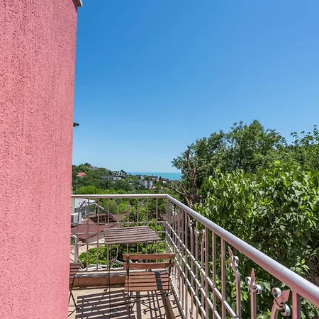 Sunray Guest House, Private & With Lovely Sea View Penzion 3*
