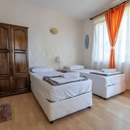 Sunray Guest House, Private & With Lovely Sea View Gæstehus Varna