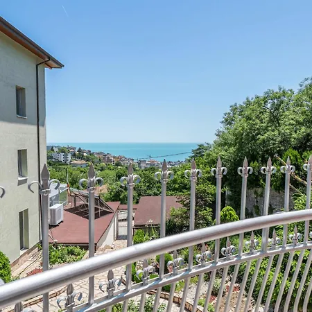 Penzion Sunray Guest House, Private & With Lovely Sea View 3*