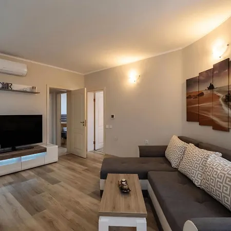 Sunray Guest House, Private & With Lovely Sea View 3*