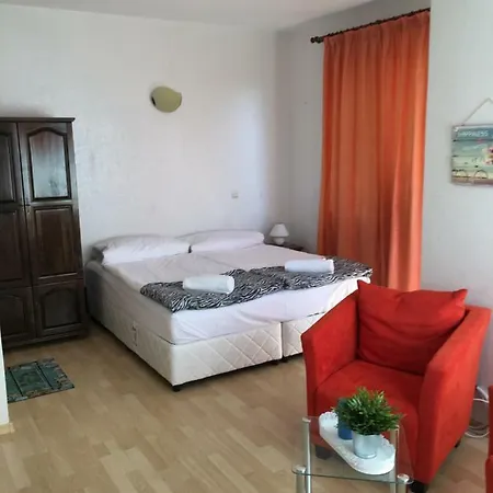 Penzion Sunray Guest House, Private & With Lovely Sea View 3*